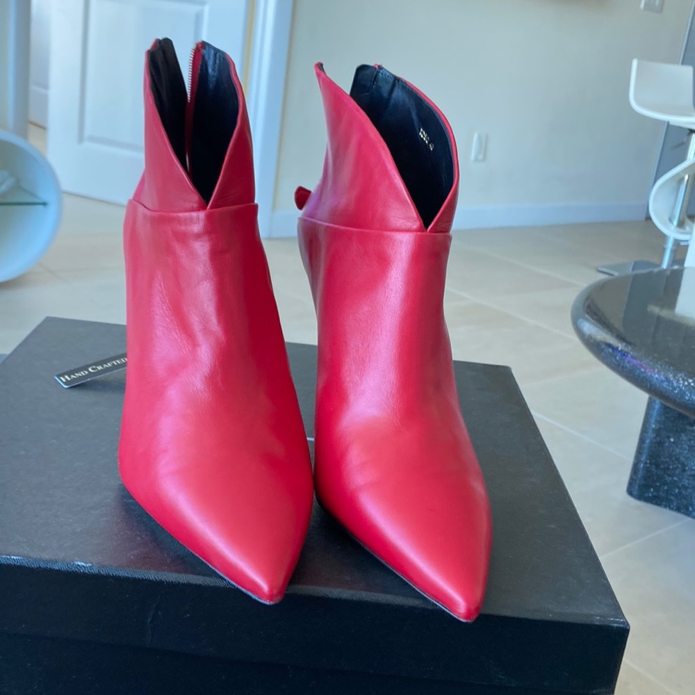NWT bright red boots made in Italy.